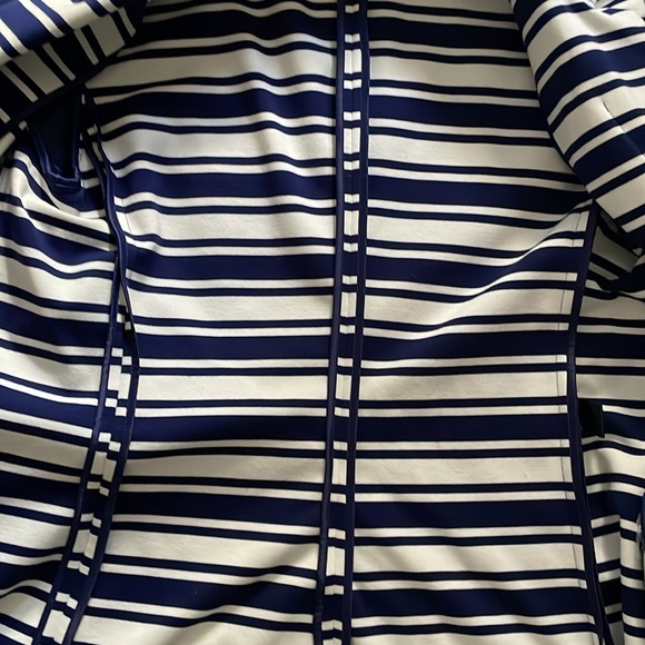 Sz M stretch blazer 💙🤍 - Picture 3 of 5